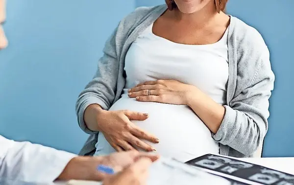Van 600 visas revocadas por turismo de maternidad