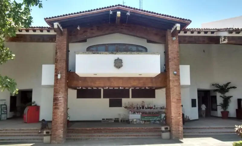 Denuncian nómina inflada y sobre ejercicio en administración de Vallarta