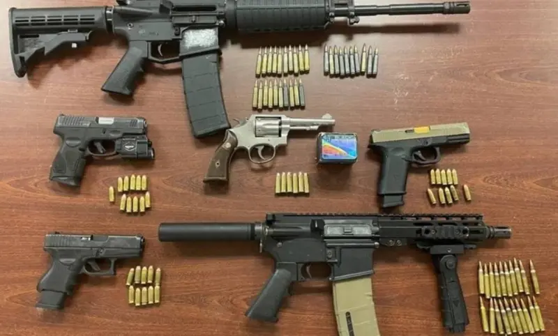 Enfrenta condena mexicano en EU por comprar 90 armas ilegalmente