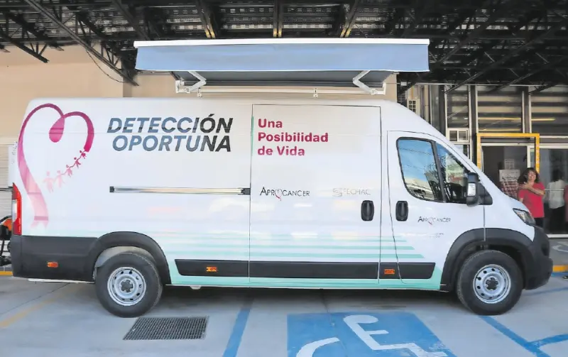 Acerca Aprocáncer unidad móvil a tiendas Soriana