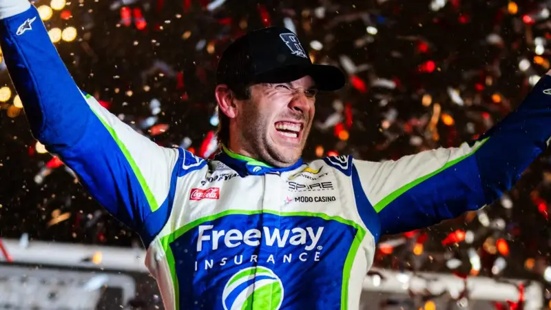 NASCAR: Daniel Suárez esquiva un choque en la última vuelta y termina segundo en Daytona