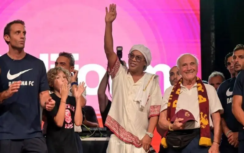 Ronaldinho regresa para marcar 'un gol 300'