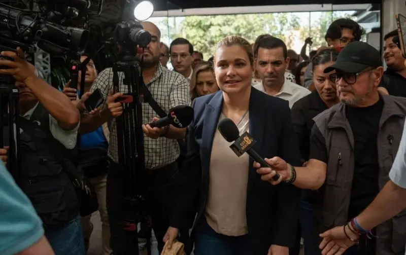Asiste Maru Campos a encuentro de apoyo a Ruffo