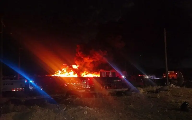 Otra vez, prenden fuego a cientos de llantas junto al relleno sanitario