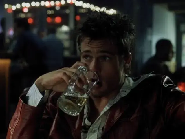 Brad Pitt dijo que volvió a beber alcohol, pero debes saber por qué está idea no es para todos