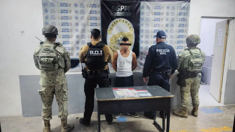 Cae con envoltorios de droga en la Dale