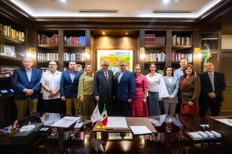 Horas después de retomar la Gubernatura, Rocha Moya recibe a magistrados del Supremo Tribunal