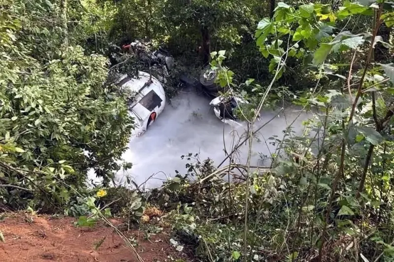 Vuelca pipa en Puebla; cierran vía Cuacuila-Xaltepec