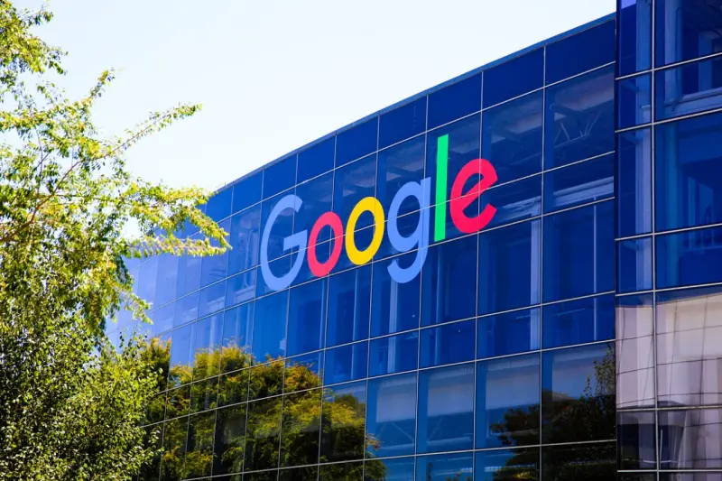 Google reorganiza el liderazgo de IA para acelerar Gemini; Demis Hassabis deja DeepMind