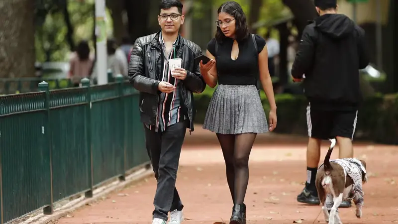 ¿Crisis existencial? 4 de cada 10 jóvenes mexicanos se sienten desconectados de su entorno