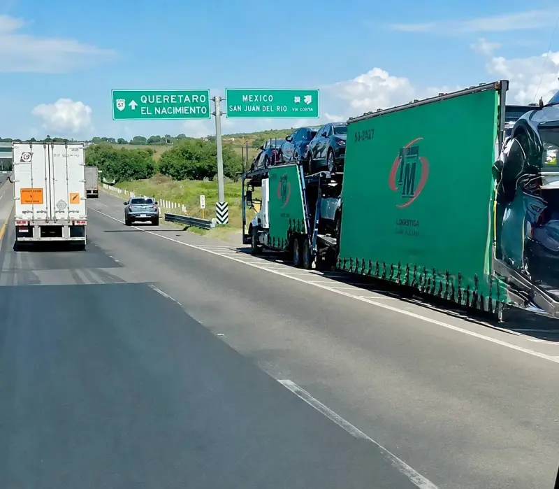 Intento de asalto a tráiler termina a balazos en Corregidora; hay tres lesionados