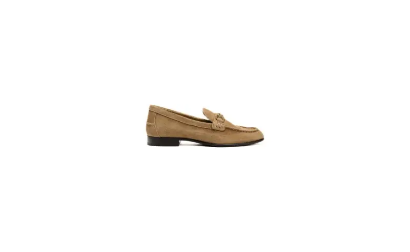 Ante y detalle metálico: el mocasín de Zara que será el protagonista de tus looks