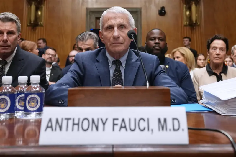 Fauci en la picota