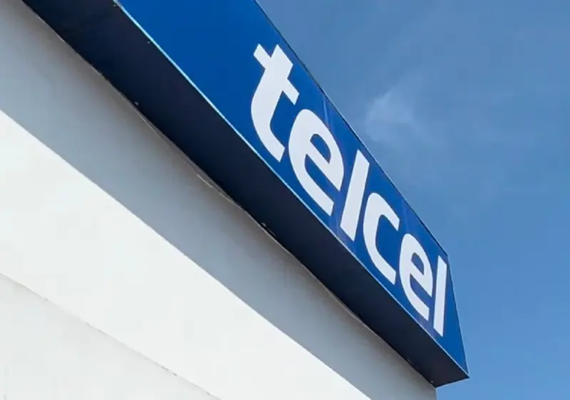 Usuarios acuden a Telcel en Tijuana para evitar suspensión de líneas