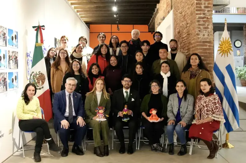 Querétaro envía a 13 jóvenes a Uruguay por intercambio de salud mental