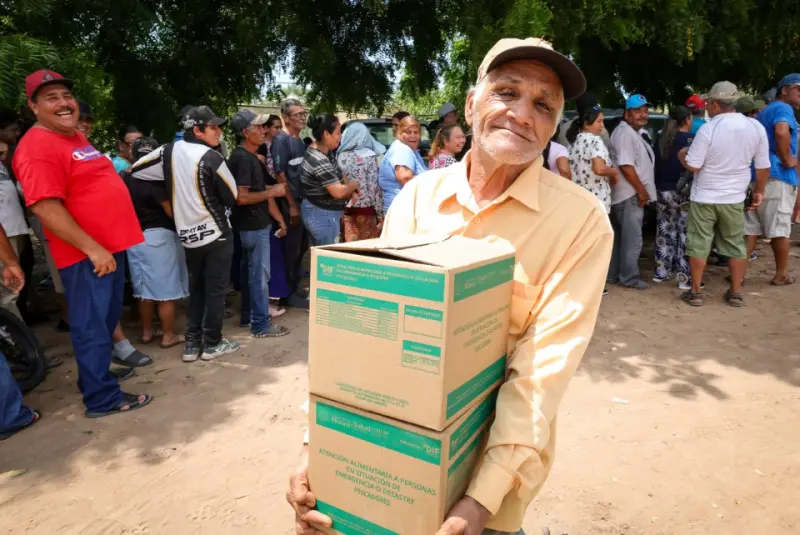 Benefician con más de mil despensas a familias pescadoras de Ahome