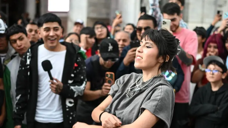 ¿Se puede “farmear aura” en la calle? Esto dicen las autoridades en México