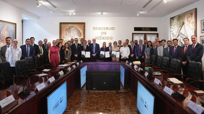 Sheinbaum y empresarios renuevan acuerdo para contener los precios de la gasolina y el diésel