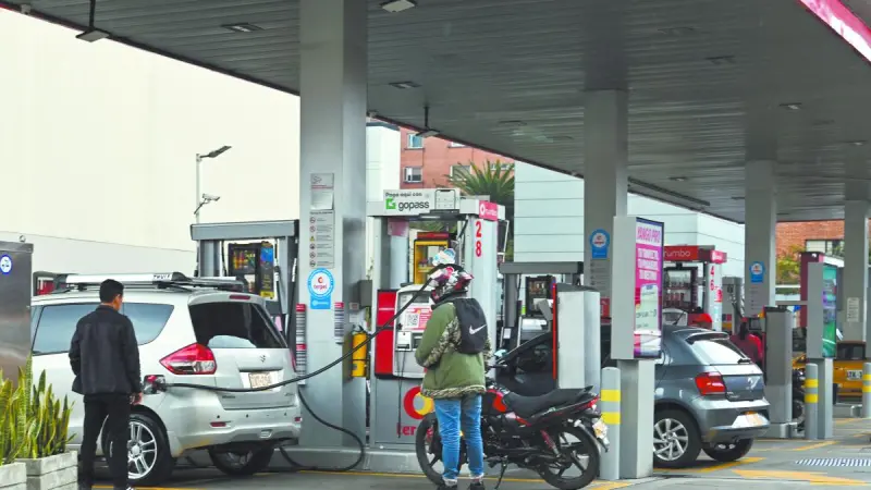 Gobierno de Colombia congela precios de gasolina tras terremoto