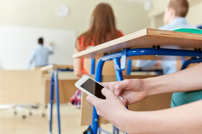 Usan celular 84% de los estudiantes en Chihuahua