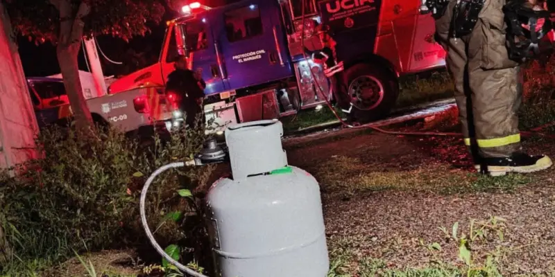 Controlan bomberos incendio en vivienda de la comunidad de El Rosario