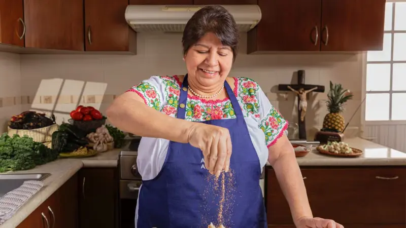 Abue Angie convierte su cariño en recetas: “No nada más es alimento del cuerpo, sino del alma”
