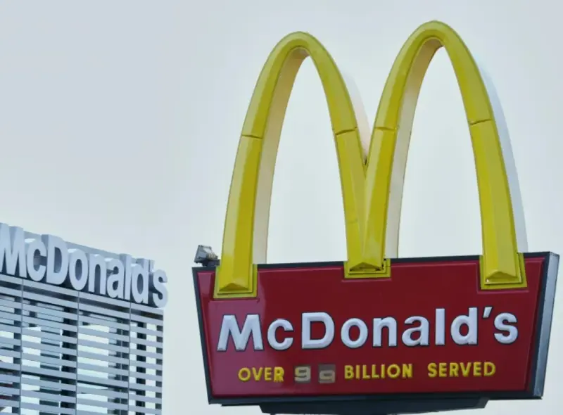 McDonald’s ya ‘no encanta’: Vende más caro y recibe menos clientes; ¿cómo busca reinventarse?