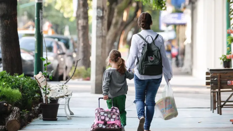 Ciclo escolar 2026: gasto educativo consume 14.2% del ingreso de los hogares de menores recursos