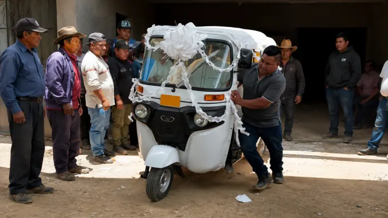 Desde muebles hasta un mototaxi, así los regalos de boda en La Garzona