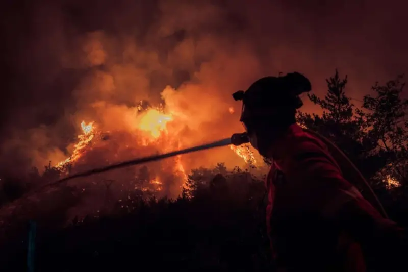 Cuando el cielo se vuelve rojo: la nueva amenaza invisible de los megaincendios