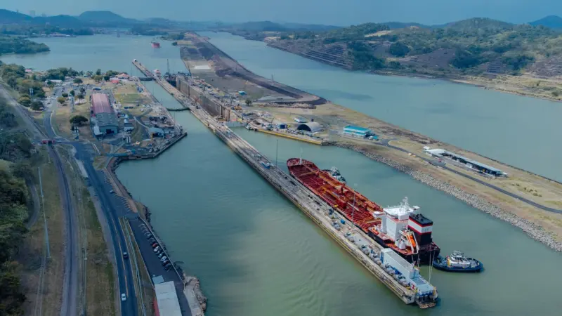 EU alista un “pasaporte digital” para vigilar el comercio de chips y minerales en el Canal de Panamá