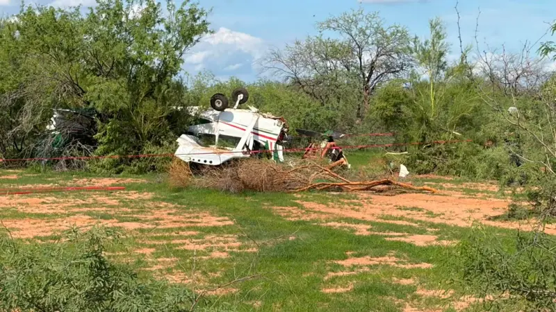 Desplome de avioneta en Hermosillo deja tres heridos; autoridades investigan las causas del accidente