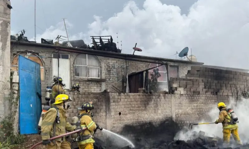 Atienden incendio en un domicilio en Cadereyta