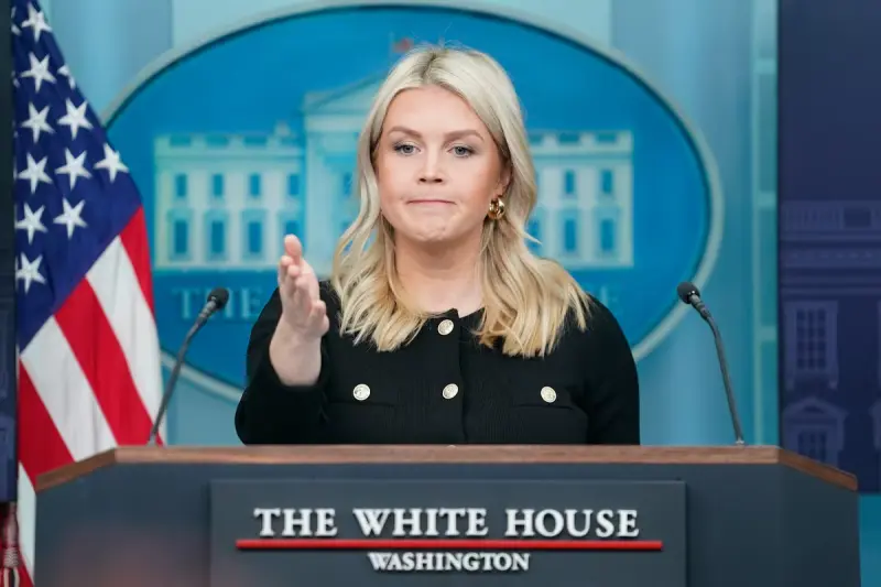 Karoline Leavitt deja la vocería de la Casa Blanca para dedicarse a su familia