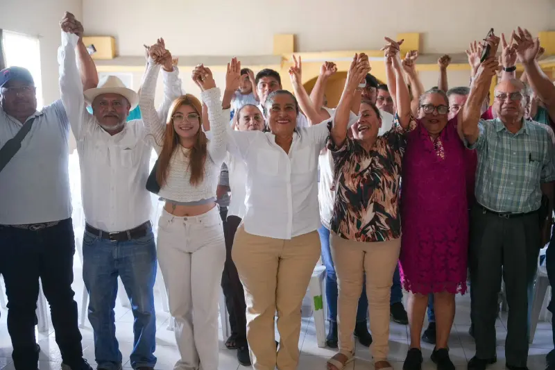 Arropa sector campesino a Abelina en reunión con productores de Guerrero