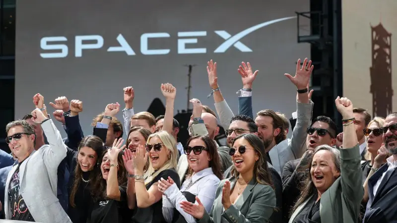 Ingresos de SpaceX aumentaron 92% en su primer informe de resultados desde su salida a bolsa