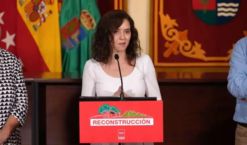 Ayuso intenta cerrar la crisis del ático con una venta exprés y una reforma inesperada