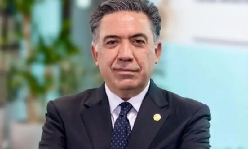 Enrique Inzunza deja la bancada de Morena y será senador independiente