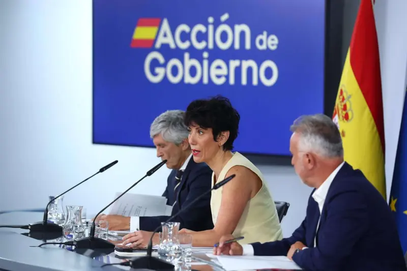 Acelerón forzoso en Extranjería: las nuevas leyes que cambian el asilo tras lo vivido en Ceuta