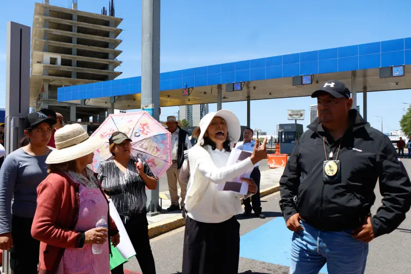 Familia de América Pamela bloquea la Vía Atlixcáyotl y exige su localización