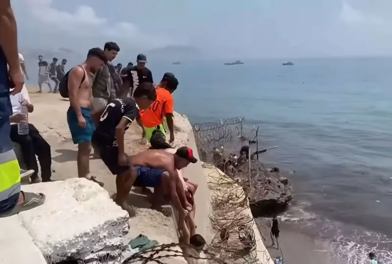 ¿Se gesta una crisis sobre Ceuta? Nuevos mensajes en redes incitan otra avalancha para el 15 de agosto