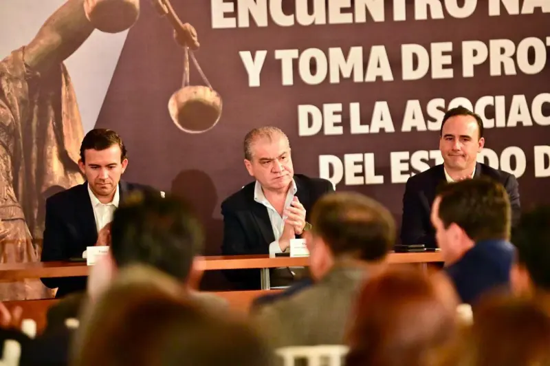 Miguel Riquelme reconoce a juristas por su papel fundamental en la justicia y la legalidad en Coahuila