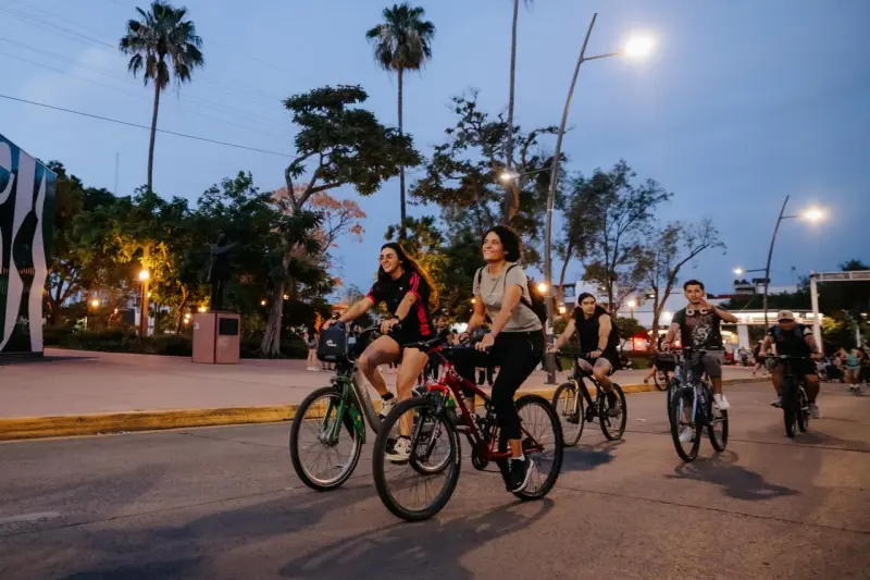 Bien de Noche reúne a 130 mil personas previo al regreso a clases