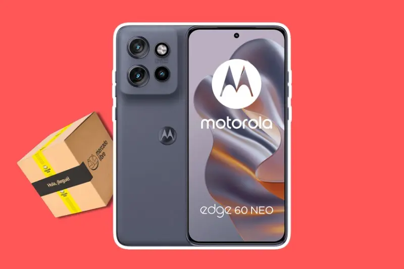 Celular barato Motorola, con 256 GB de almacenamiento y triple cámara. Muy resistente y se puede sumergir en agua