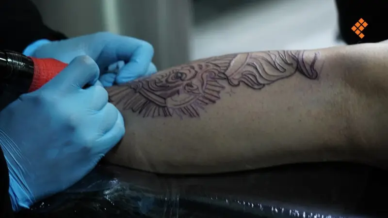 Destacan importancia de la higiene antes y durante un tatuaje