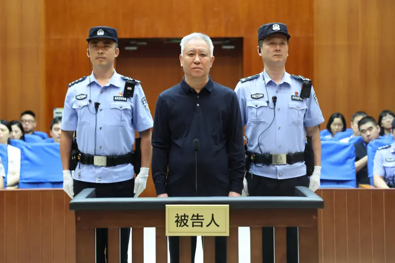 Xu Jiayin, fundador del gigante inmobiliario chino Evergrande, es condenado a cadena perpetua