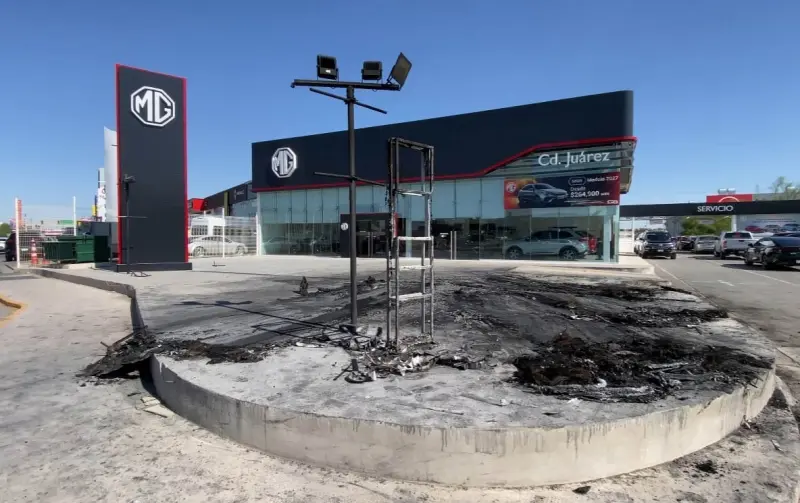 Preocupa a concesionarios incendio de cinco vehículos en agencia MG