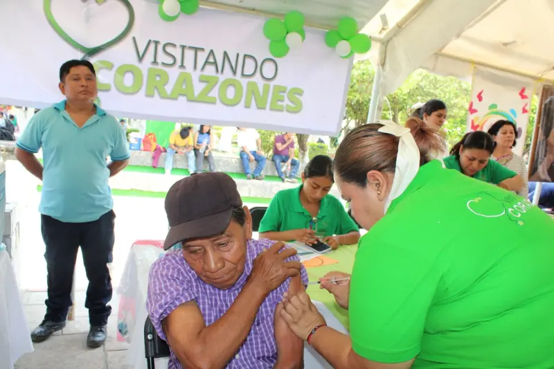 Puede vacunación prevenir complicaciones graves en adultos mayores
