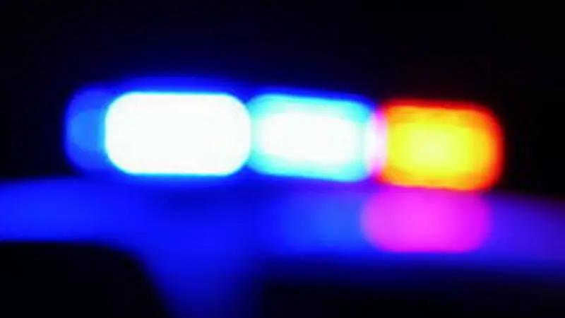 Impacta a dos peatones al echarse de reversa en Avenida de la Luz; fue detenida
