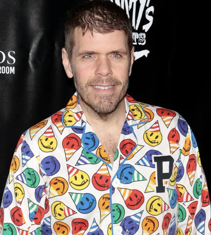 ¡Qué escándalo! Reportan hospitalización de Perez Hilton tras autolesionarse ante la cámara